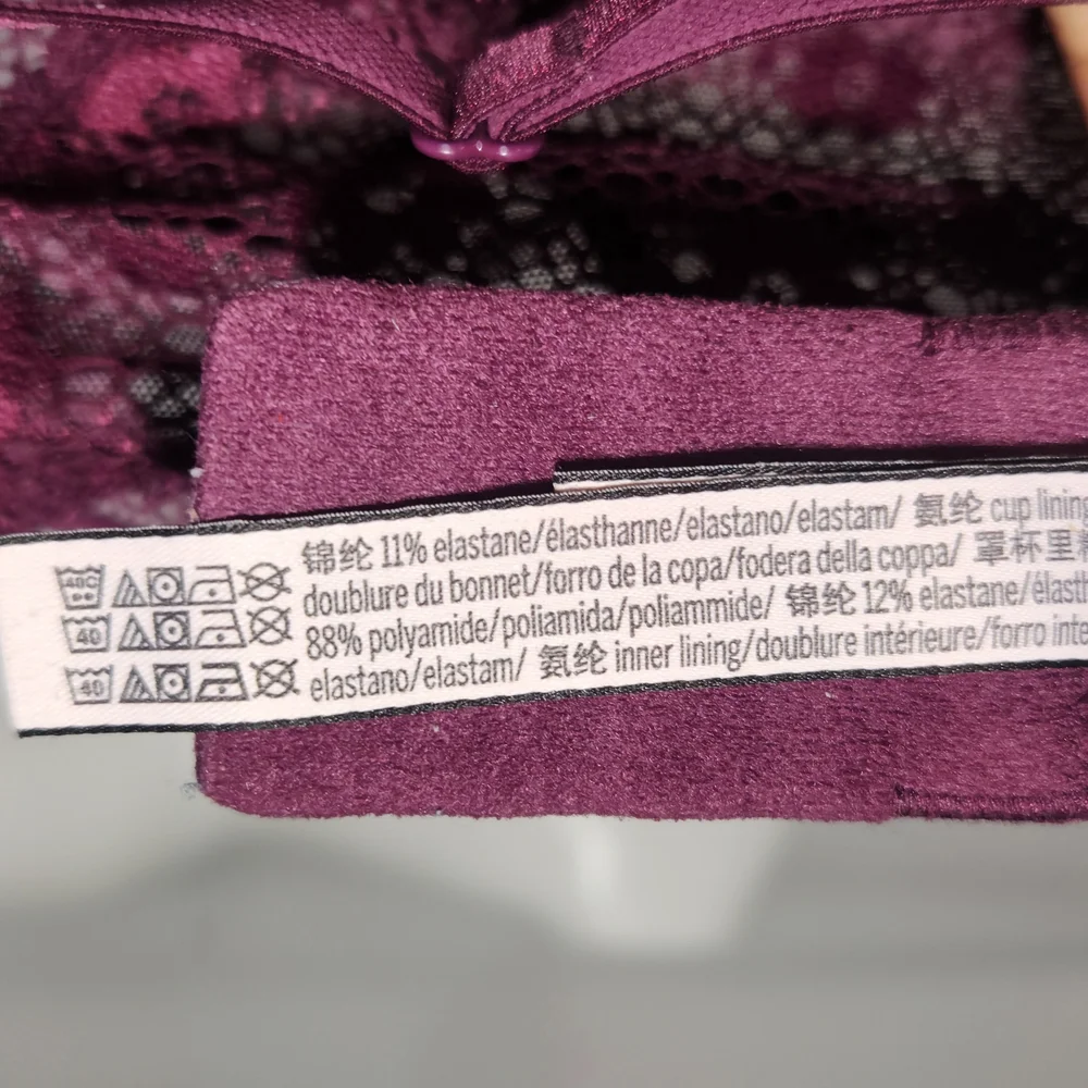 Victoria's Secret Burgandy Daisy Lace Bralette Small